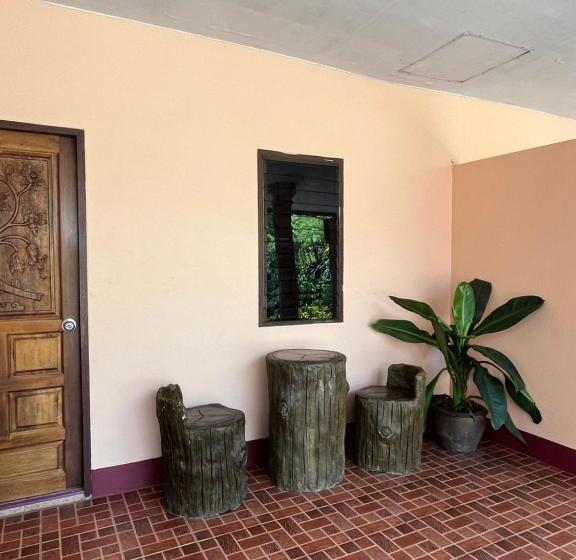 Standard Szoba, Seven In