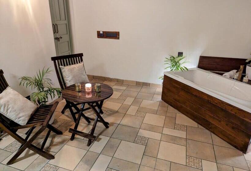 디럭스 룸 킹사이즈 침대, Cape House