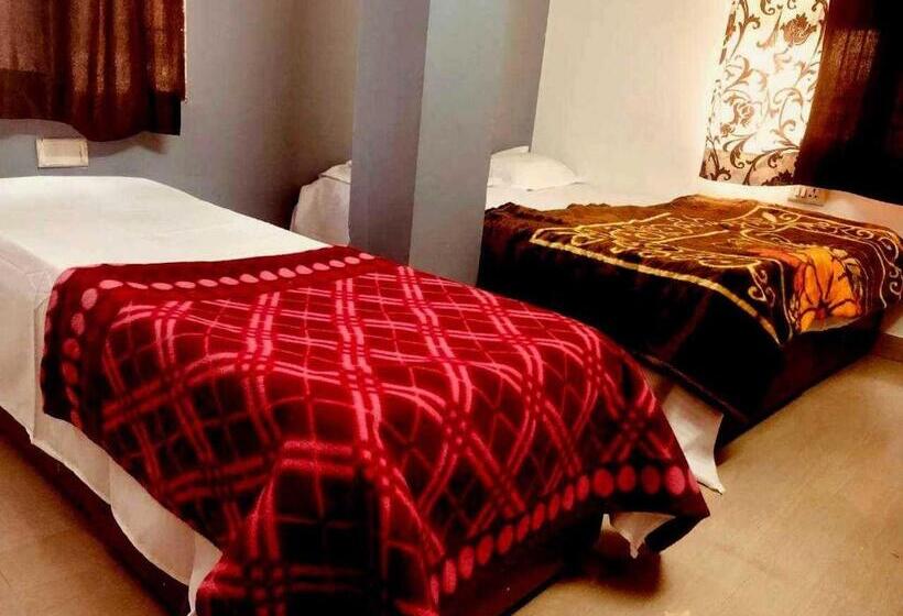 デラックストリプルルーム, O Dev Hotel Mansarovar