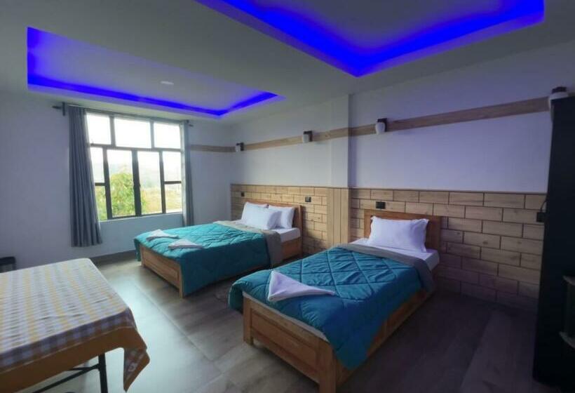 חדר דלוקס לשלושה, Jms Resort