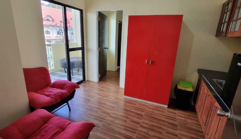 اتاق استاندارد چهارنفره با بالکن, Zukiya Residences Baguio