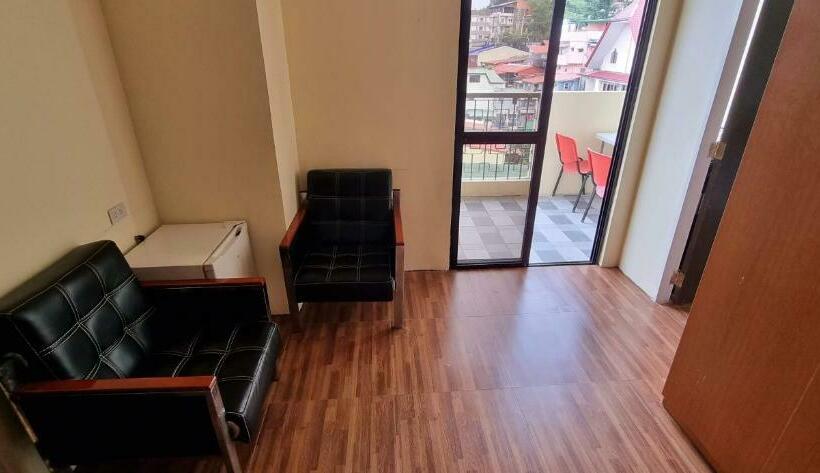 اتاق استاندارد چهارنفره با بالکن, Zukiya Residences Baguio