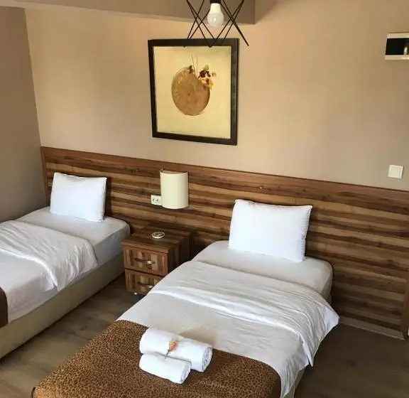 バルコニー付きスタンダードトリプルルーム, Park Otel