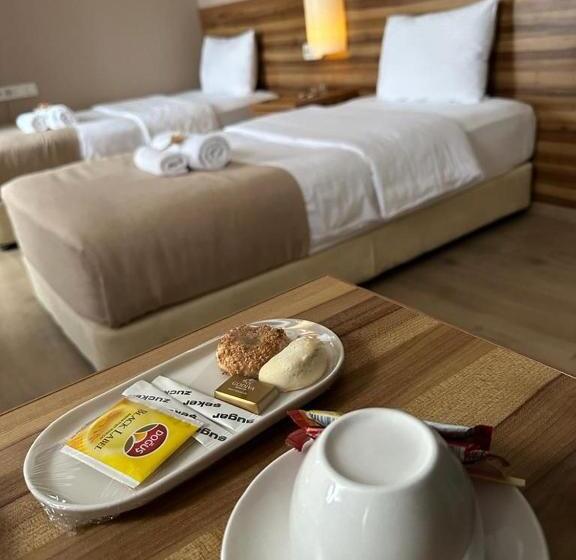 غرفة قياسية ثلاثية مزودة بشرفة, Park Otel