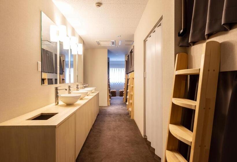 ルームシェアのワンベッド, Akasaka The Hostel
