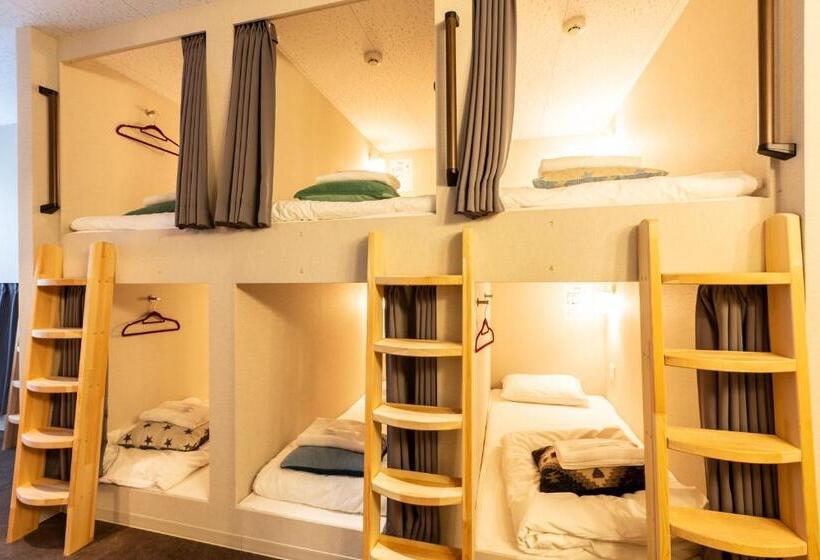 ルームシェアのワンベッド, Akasaka The Hostel