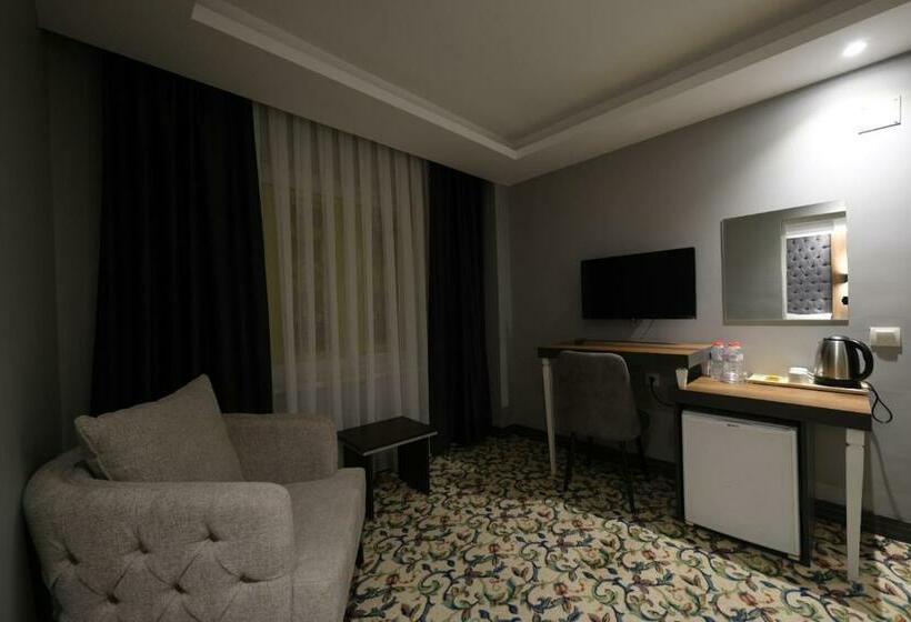 Номер Deluxe, Eniza