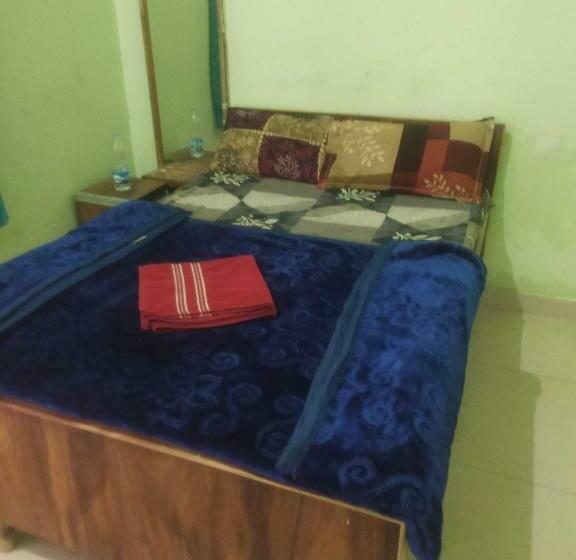 غرفة كلاسيكية ثلاثية, Spot On 81041 Hotel Royal Palace