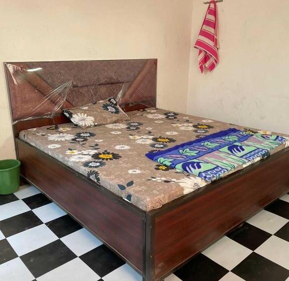 Трехместный Номер Классика, Spot On 81041 Hotel Royal Palace