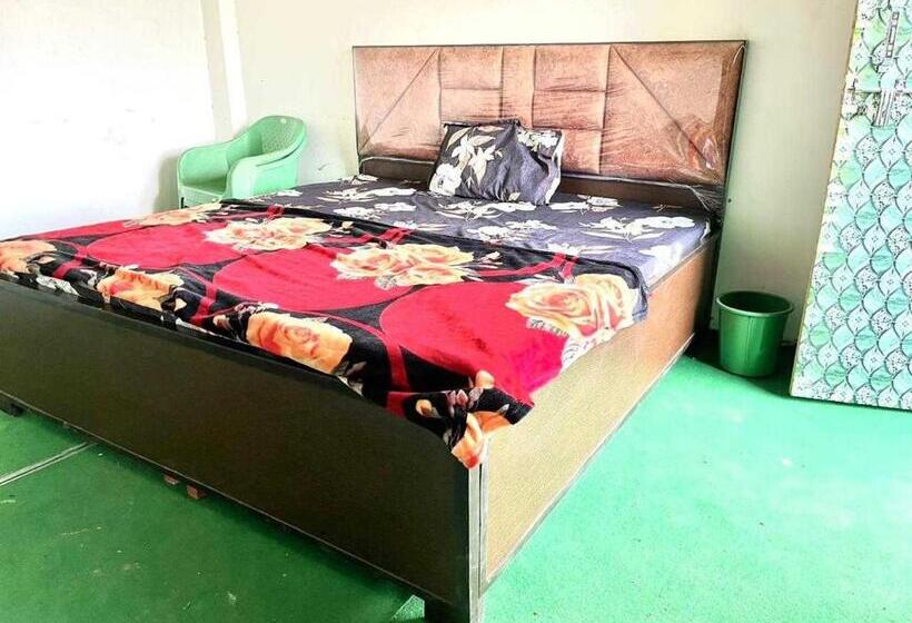 غرفة كلاسيكية ثلاثية, Spot On 81041 Hotel Royal Palace