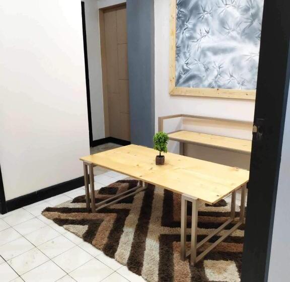 Pokój Ekonomiczny, Big Brotherhouse