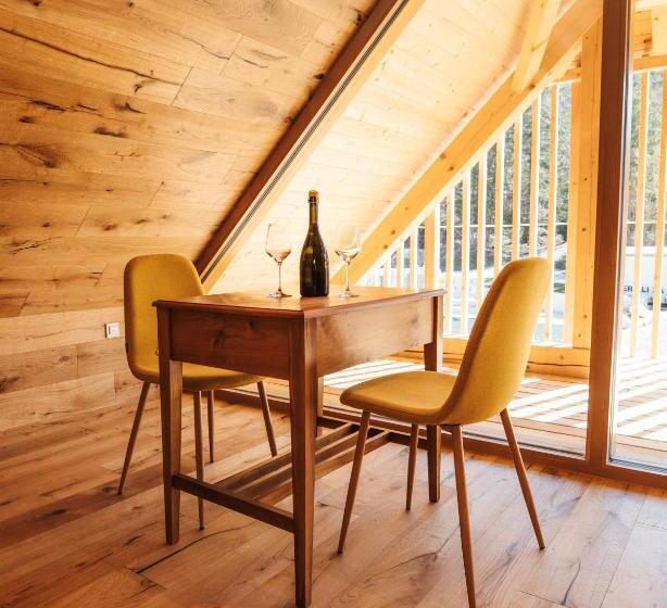 سوییت لوکس, Pira