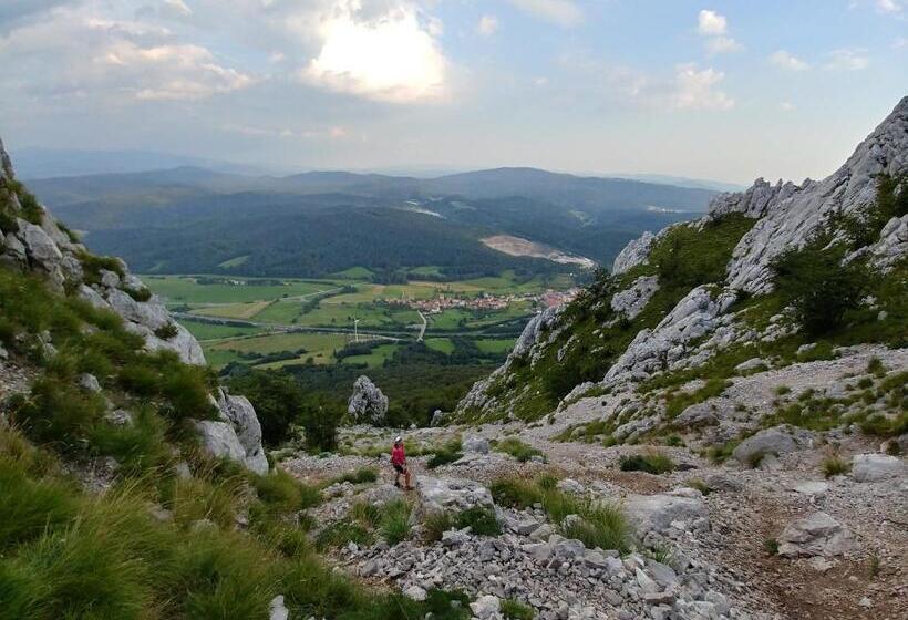 استودیوی لوکس, Pira