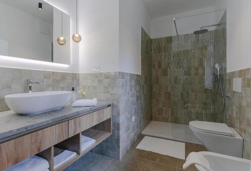 استودیوی لوکس, Pira