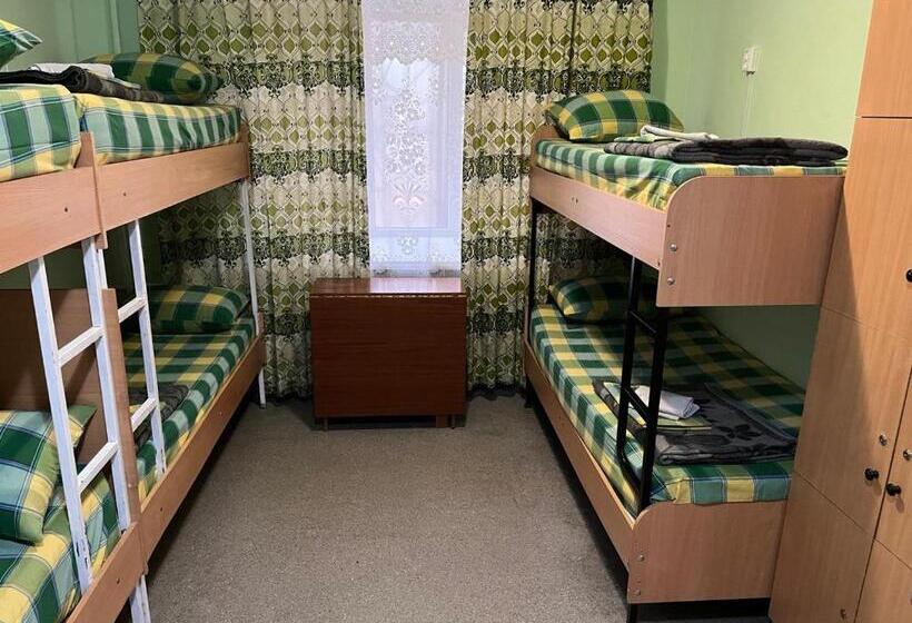 تختخواب در اتاق مشترک, Fox Hostel Kyiv