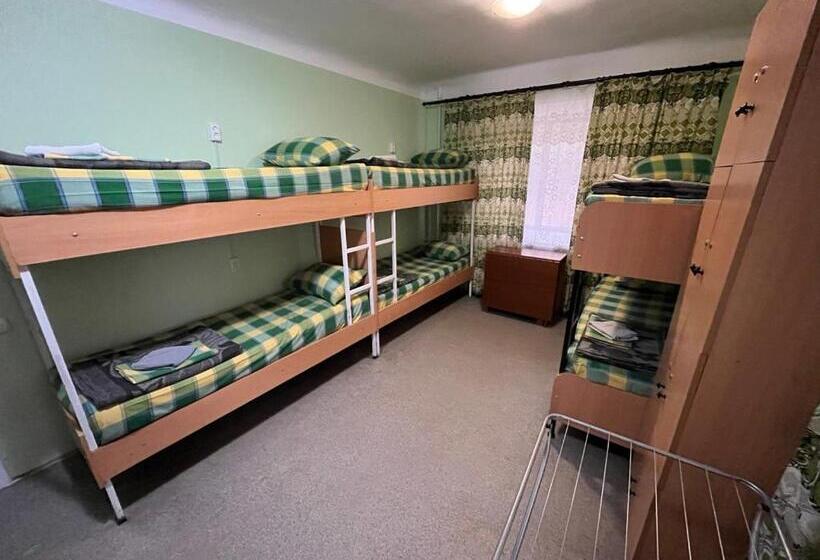 تختخواب در اتاق مشترک, Fox Hostel Kyiv