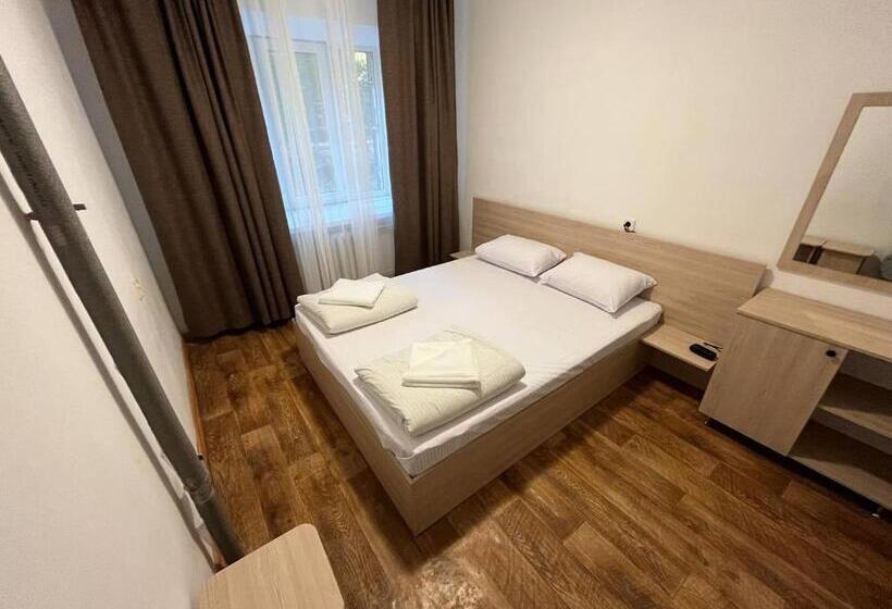 اتاق اکونومی, Fox Hostel Kyiv