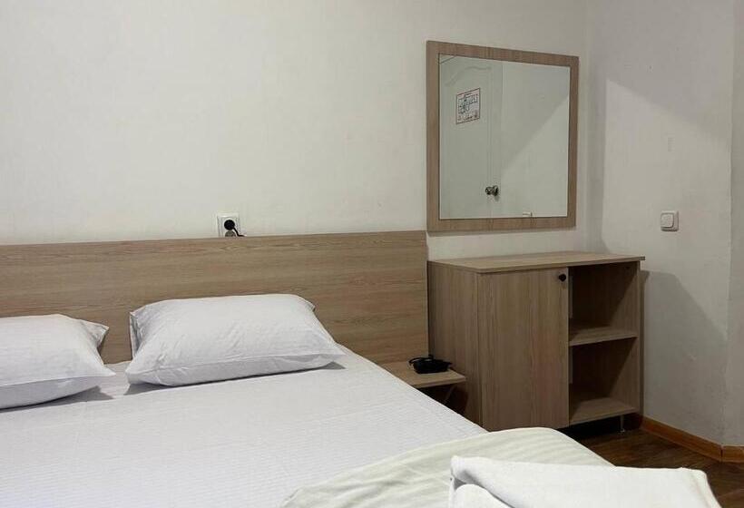 اتاق اکونومی, Fox Hostel Kyiv