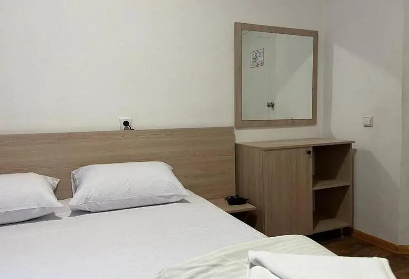 Economy-huone, Fox Hostel Kyiv
