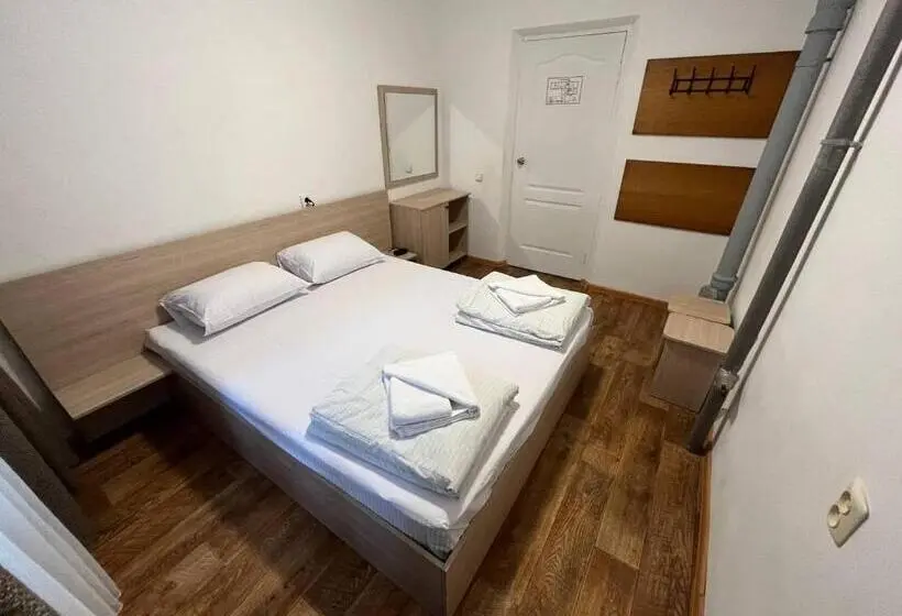 Economy-huone, Fox Hostel Kyiv