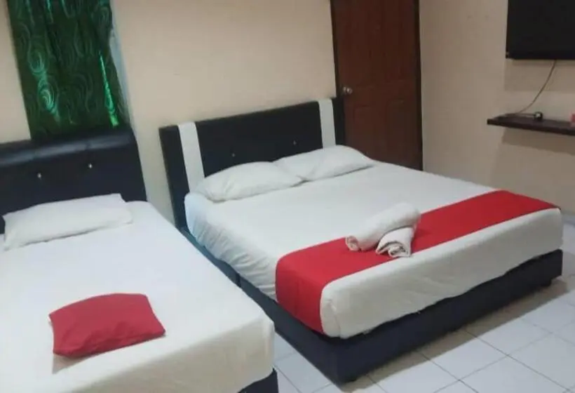 Pokój Deluxe Trzyosobowy, Iskandar Perak