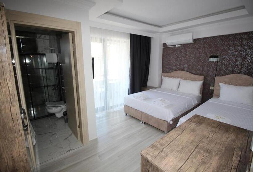 غرفة قياسية ثلاثية مزودة بشرفة, Piri Reis Butik