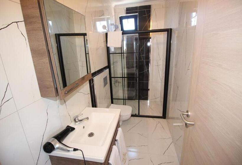 جناح مزوَّد بشرفة, Piri Reis Butik