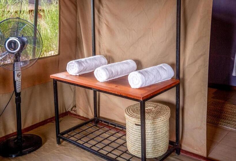 اتاق استاندارد با چشم‌انداز کوهستان, Tulia Amboseli Safari Camp