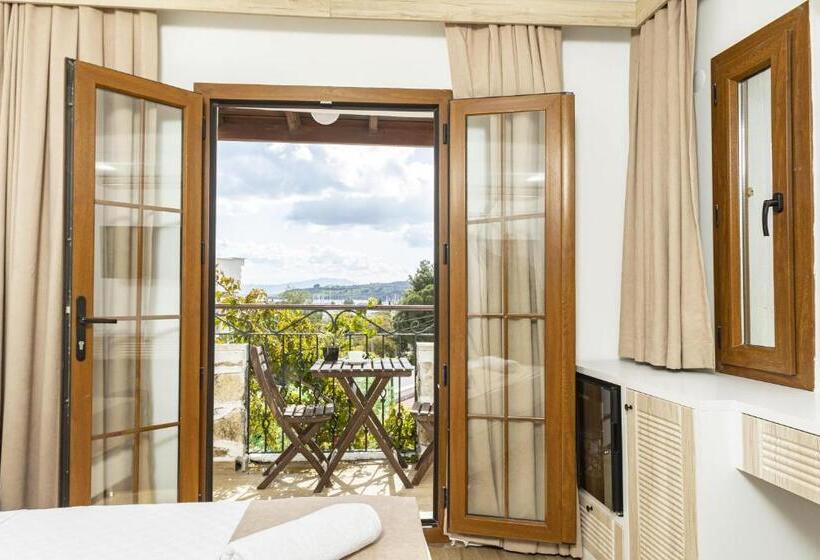 اتاق لوکس با بالکن, Bodrum Vera