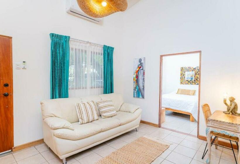 جناح جونيور, Hacienda La Norma Boho Boutique