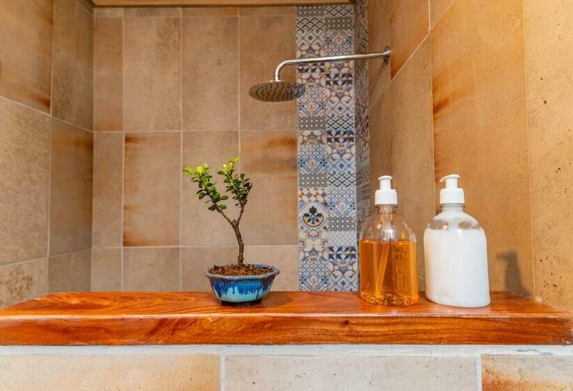 جناح جونيور, Hacienda La Norma Boho Boutique