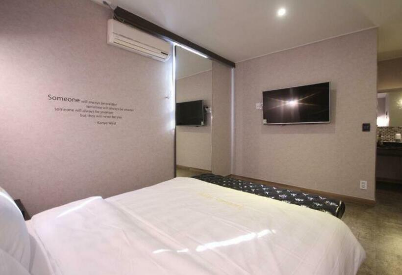 غرفة قياسية, Paradise