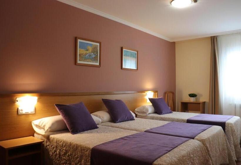 スタンダードトリプルルーム, Pensión Rúa