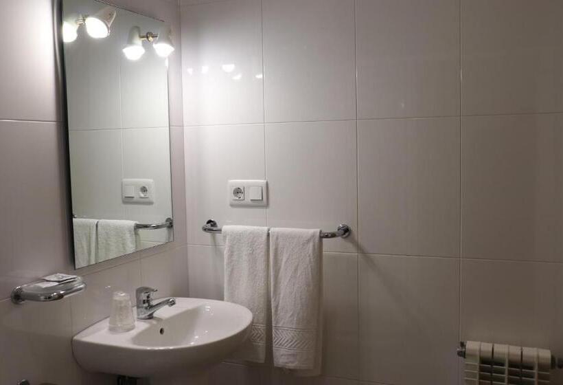 スタンダードトリプルルーム, Pensión Rúa