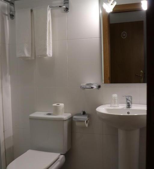 スタンダードトリプルルーム, Pensión Rúa