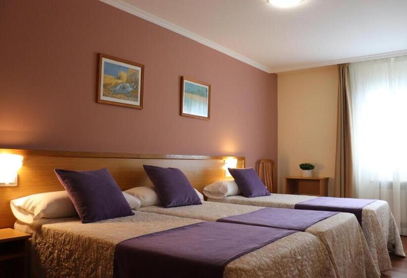 スタンダードトリプルルーム, Pensión Rúa