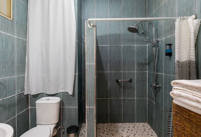 اتاق لوکس با چشم‌انداز استخر, 2 Friends Beach