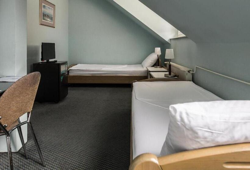 Номер Стандарт Трехместный, Carlstadt