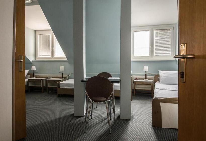 Номер Стандарт Трехместный, Carlstadt