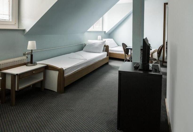 Номер Стандарт Трехместный, Carlstadt