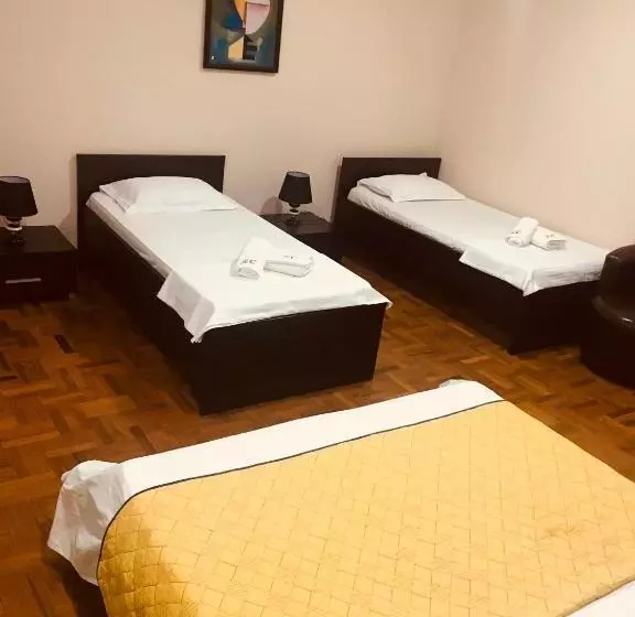 اتاق استاندارد سه نفره, Colombo Elbasan