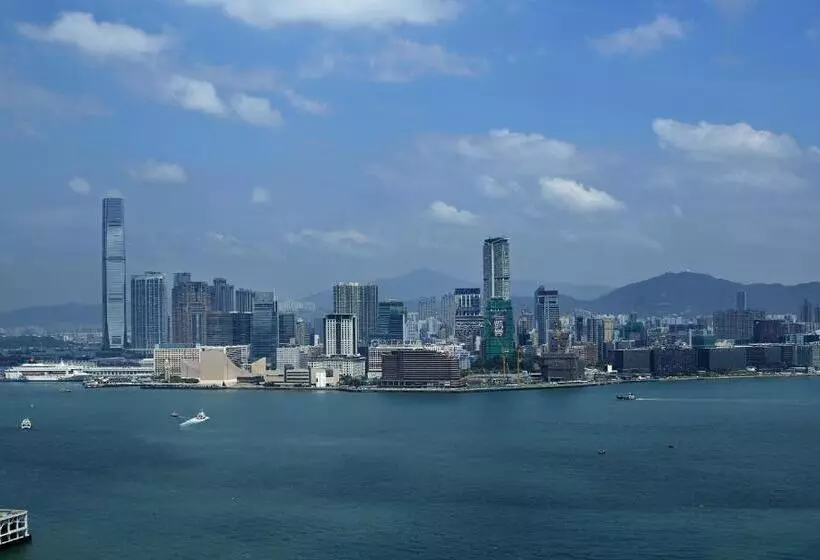 اتاق لوکس با چشم‌انداز, Crafa Harbour