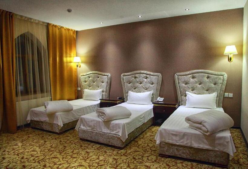 غرفة قياسية ثلاثية, Emirhan