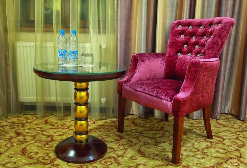 غرفة قياسية ثلاثية, Emirhan