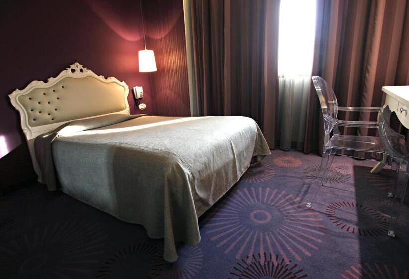 标准单人间, La Pergola