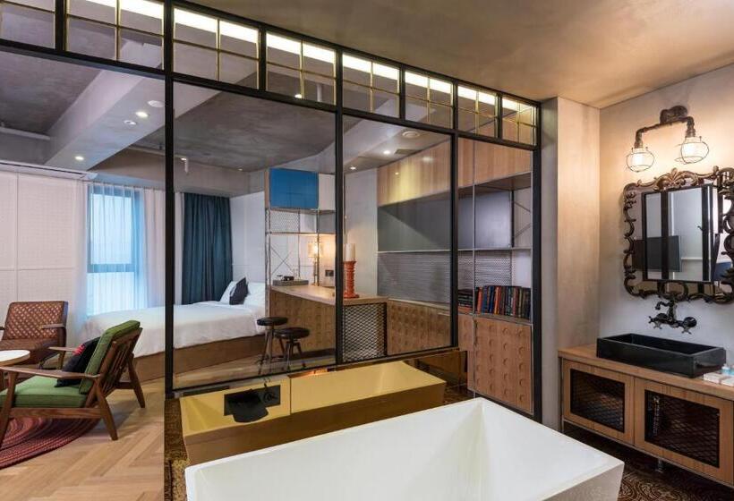 스위트, The Designers Lyj Gangnam Premier