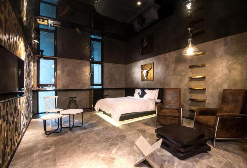 스위트, The Designers Lyj Gangnam Premier