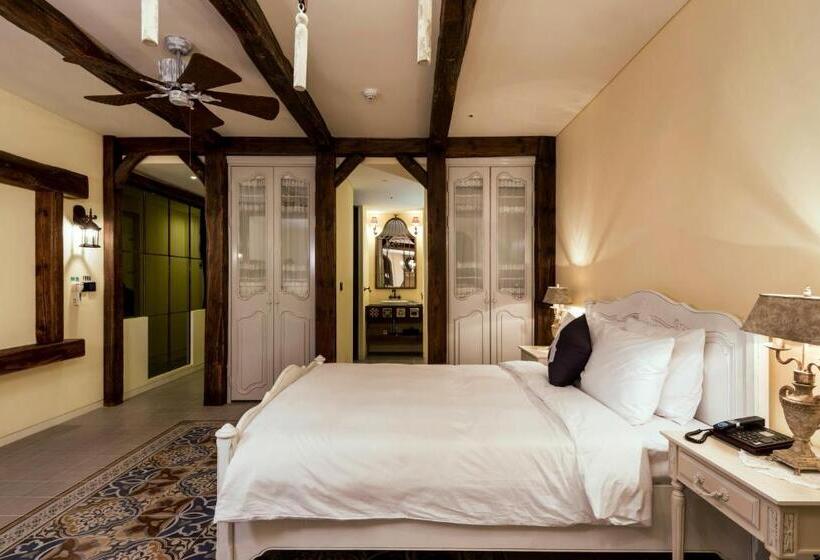 스위트, The Designers Lyj Gangnam Premier