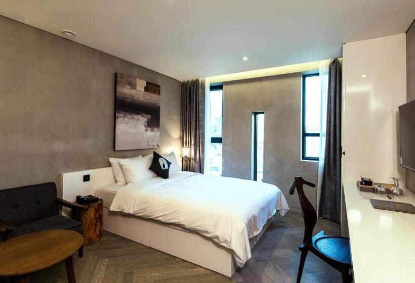 디럭스 룸, The Designers Lyj Gangnam Premier