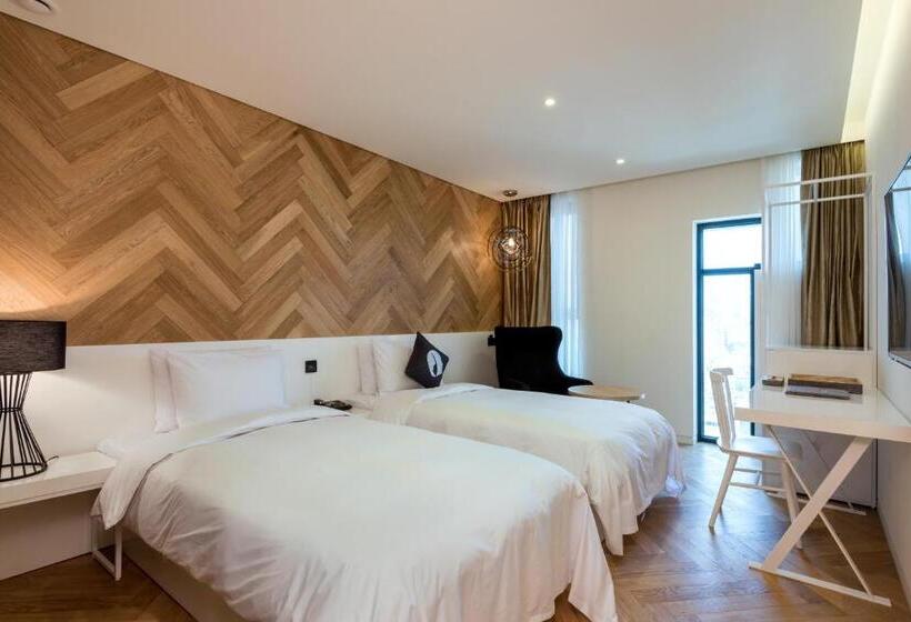 수피리어 룸, The Designers Lyj Gangnam Premier